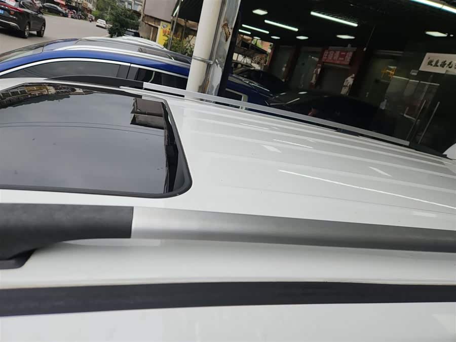 Forthing SX6 2016 car image #28