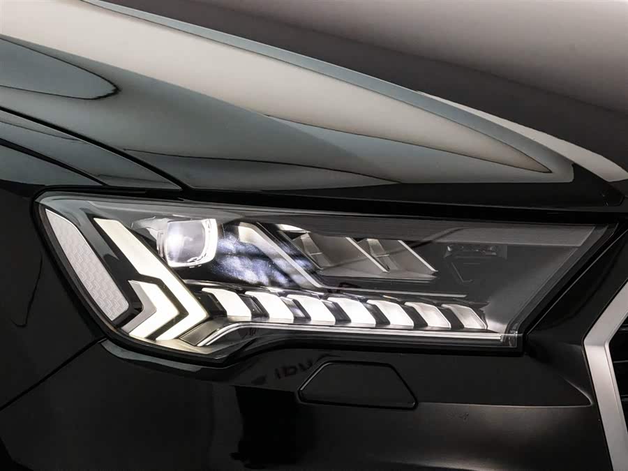 Audi Q7 2023 car image #28