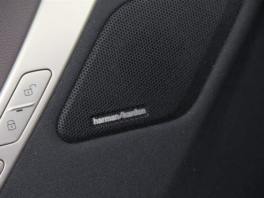 BMW iX 2023 car image #28