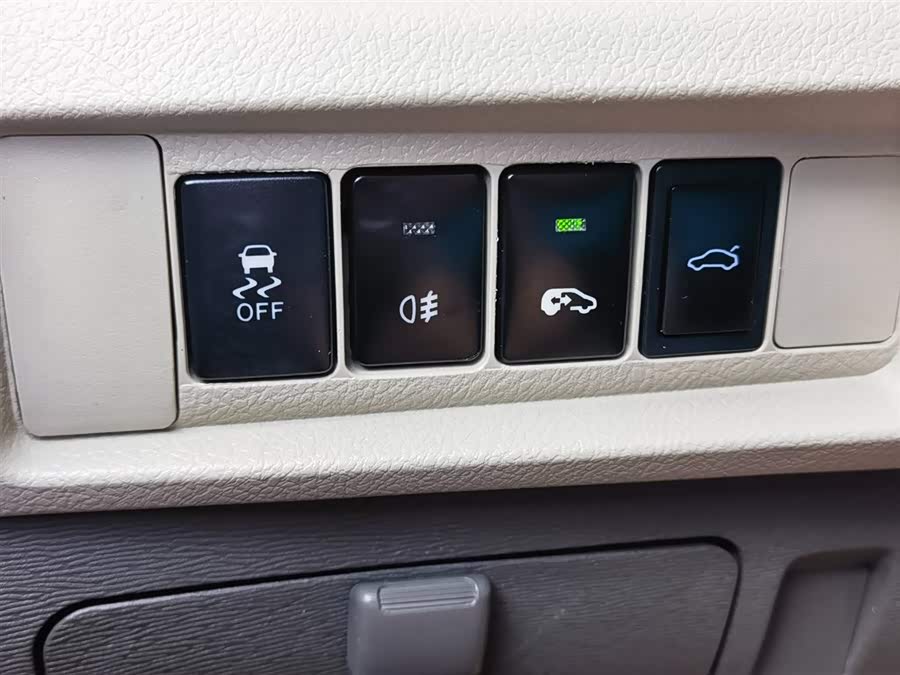 Toyota SIENNA 2018 car image #28