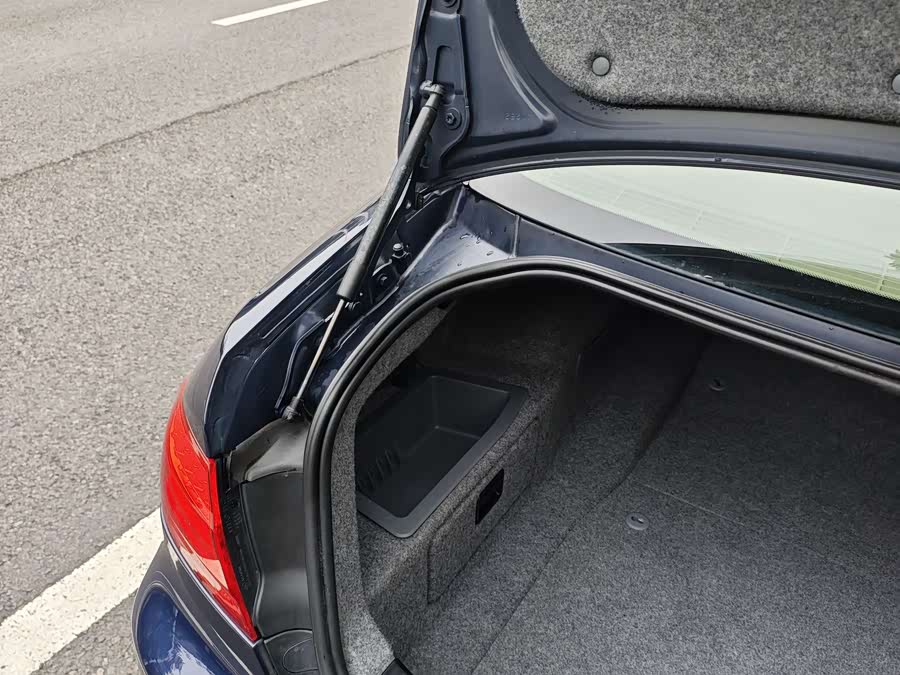 BMW 3 Series (Imported) 2011 car image #28