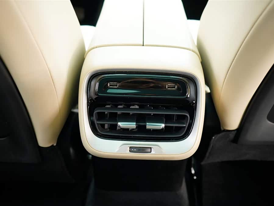 小鹏 小鹏P7 2021 汽车图片 #28