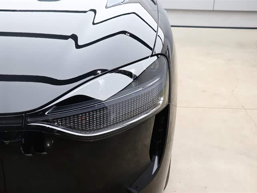 2025 car image #28