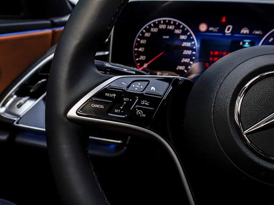 Mercedes-Benz E Class New Energy 2025 car image #28