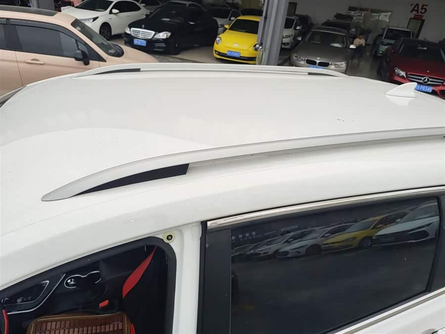 Forthing T5 2023 #28 Forthing T5 2023 صورة سيارة #28