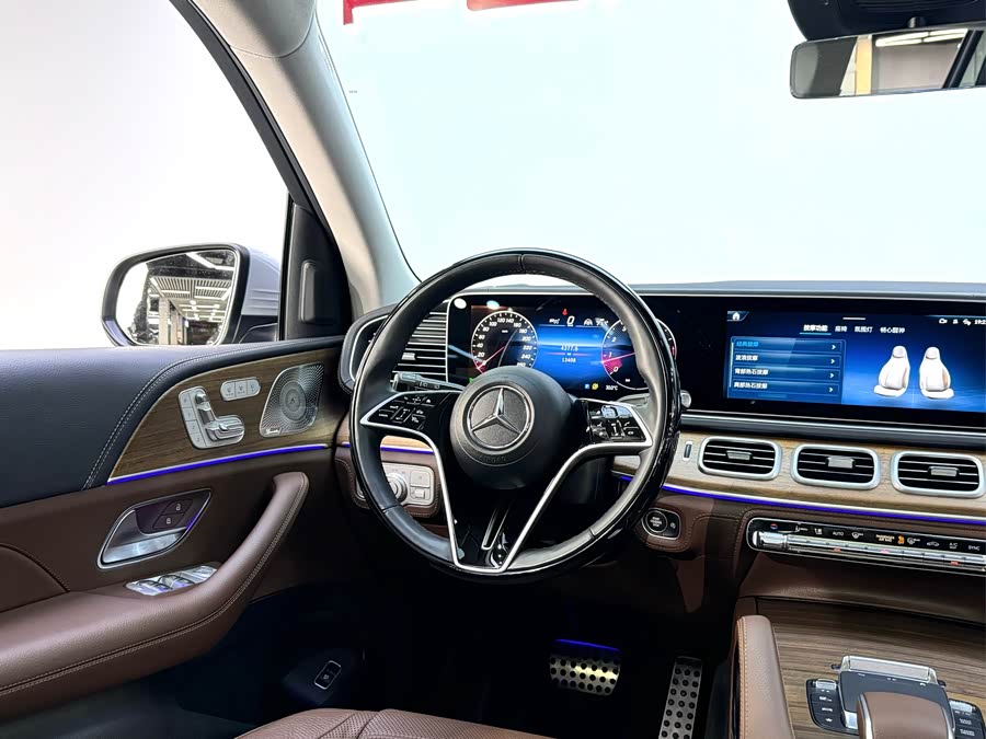 Mercedes-Benz GLS Class 2023 car image #28