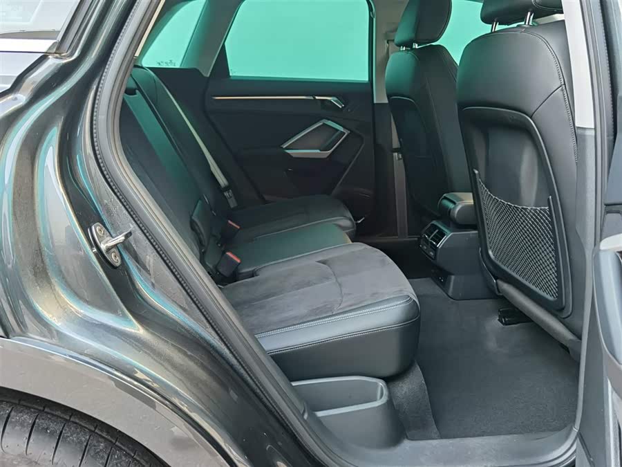 Audi Q3 2020 car image #28