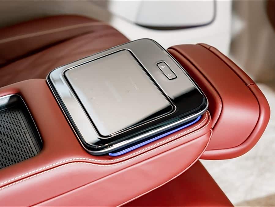 Mercedes-Benz Maybach GLS 2024 car image #28