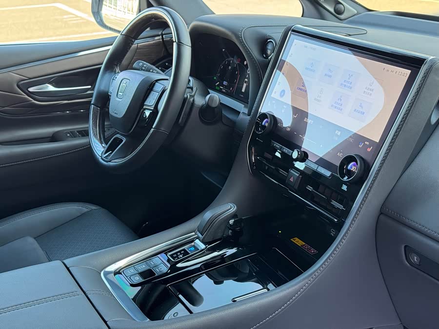 丰田 威尔法 2023 汽车图片 #28