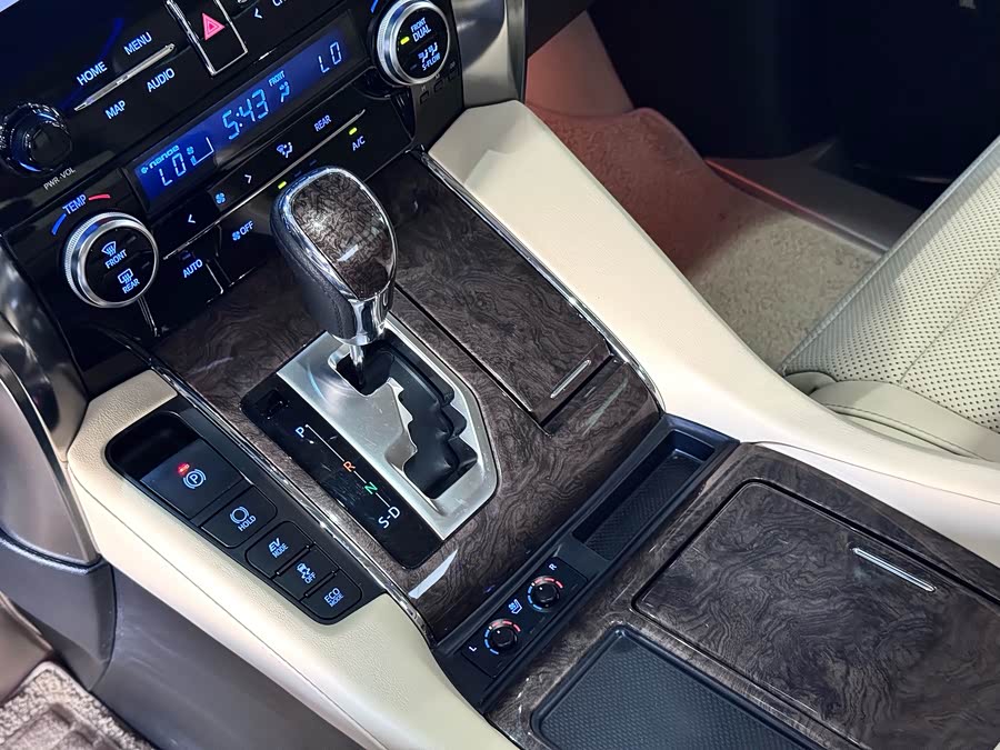 Toyota Vellfire 2023 car image #28