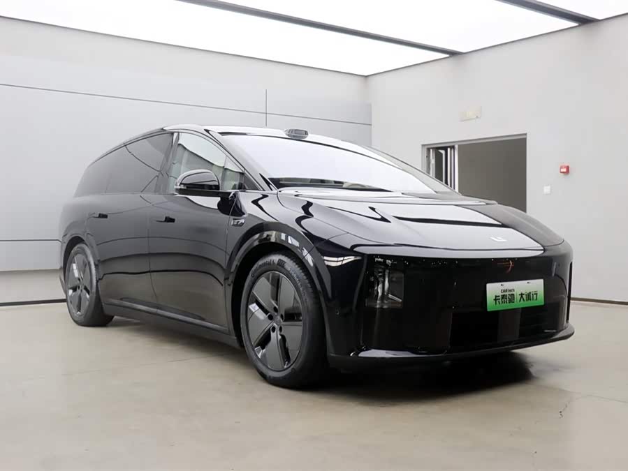 Li i8 2025 image de voiture #28