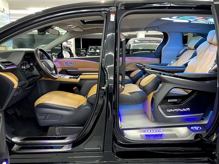 Toyota Granvia 2024 car image #28