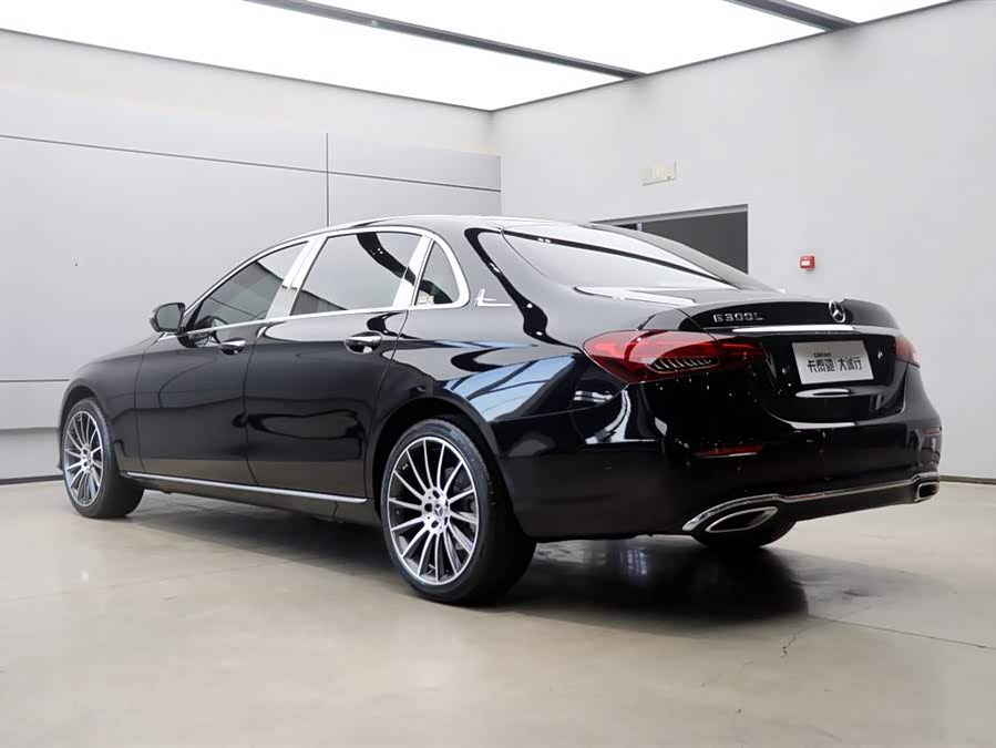 Mercedes-Benz V Class 2020 car image #28