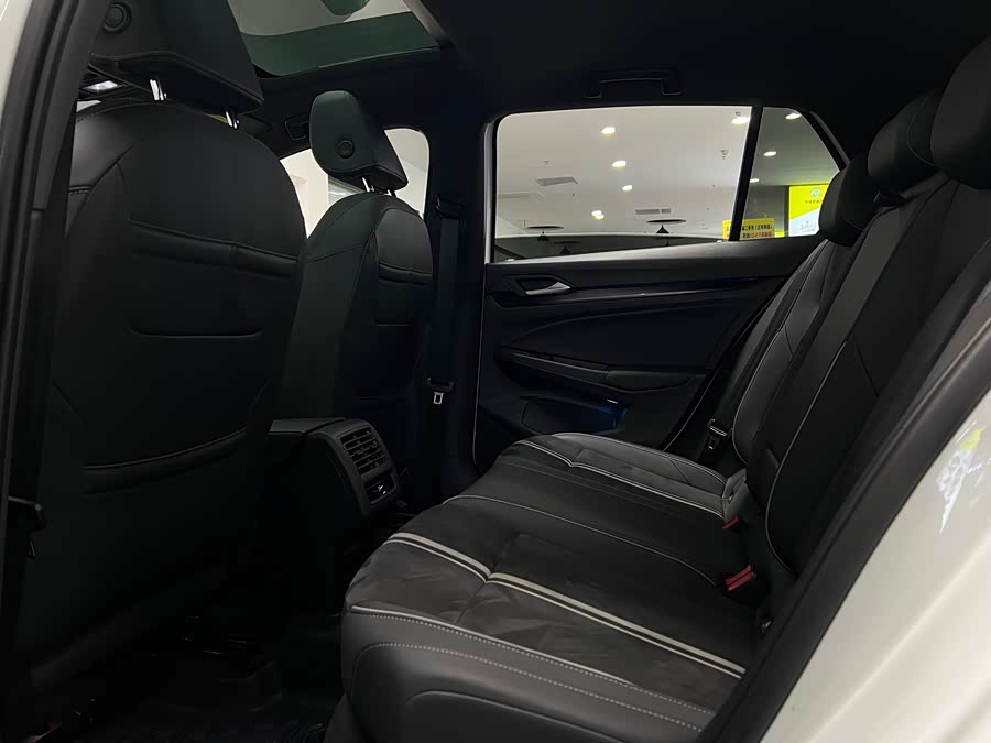 Volkswagen Golf 2022 car image #28