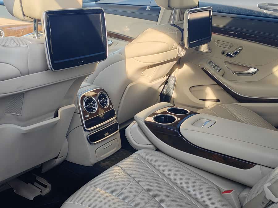 Mercedes-Benz S Class 2015 car image #28