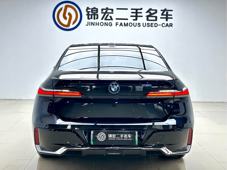 BMW i7 2023 صورة سيارة #28