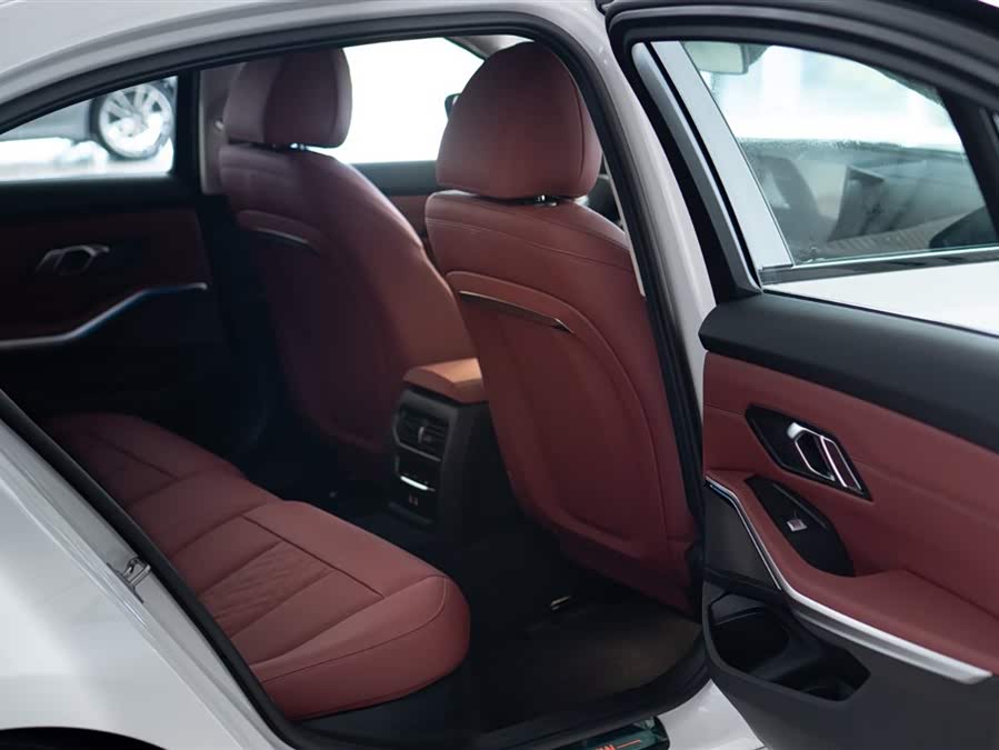 BMW i3 2025 car image #28