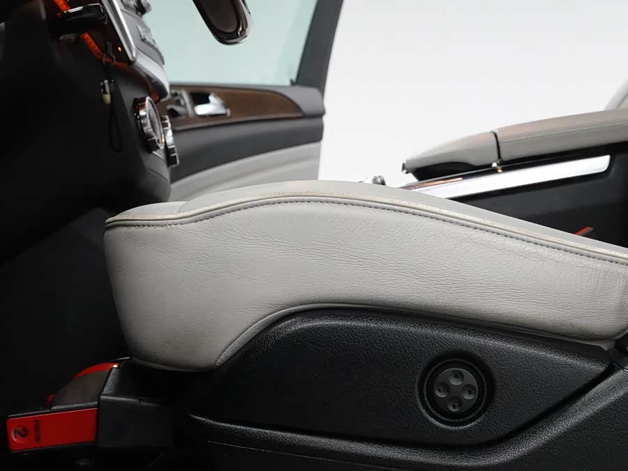 Mercedes-Benz M Class 2012 car image #28