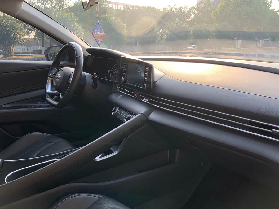 Hyundai Elantra 2020 immagine di auto #28