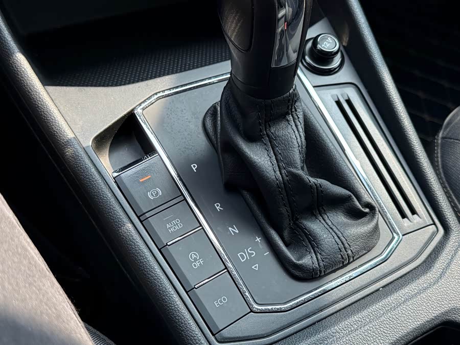 Volkswagen Lavida 2020 car image #28
