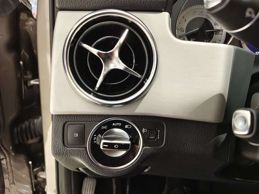 Mercedes-Benz GLK Class 2013 immagine di auto #28