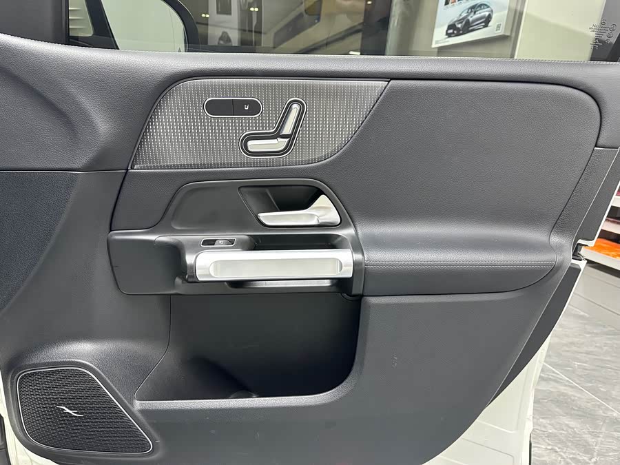 Mercedes-Benz EQB Class 2021 car image #28