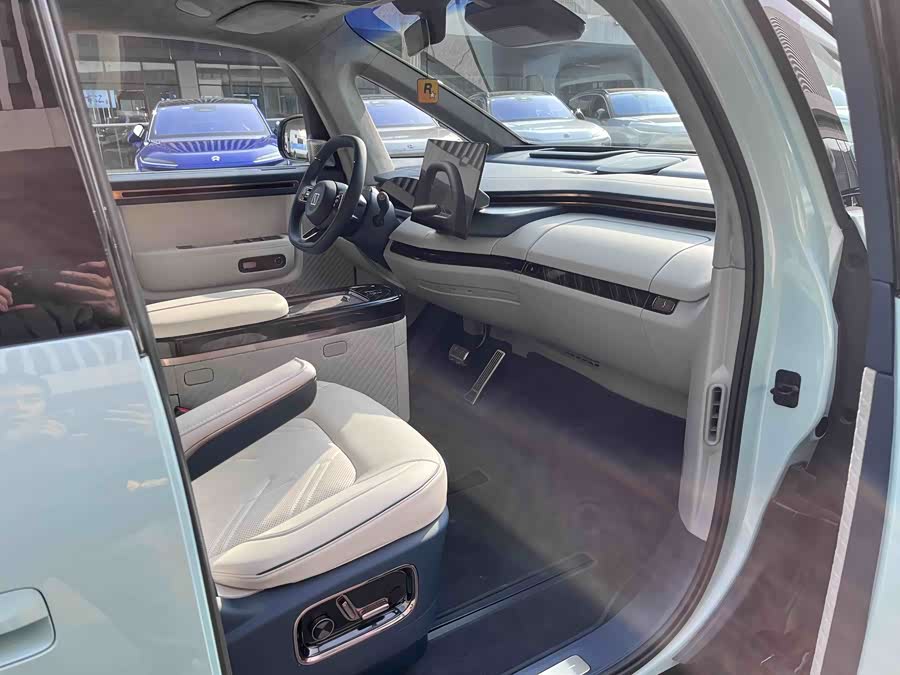 极氪 极氪MIX 2024 汽车图片 #28