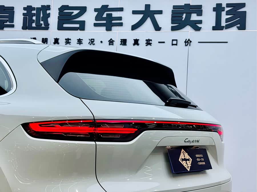 2019 car image #28