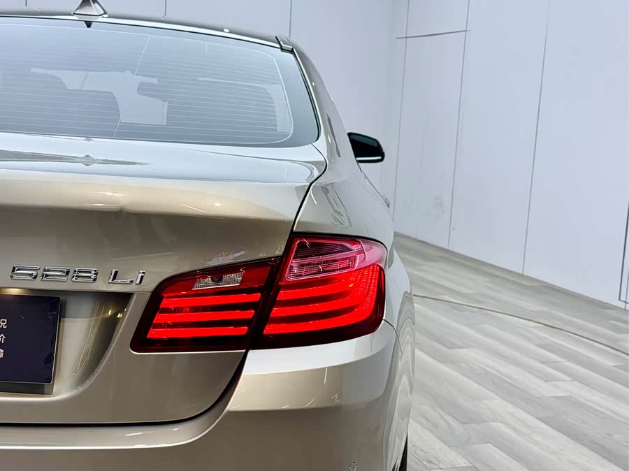 BMW 5 Series 2016 car image #28