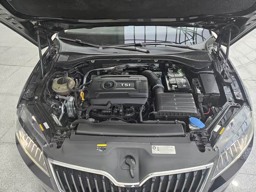 Skoda Superb 2016 car image #28