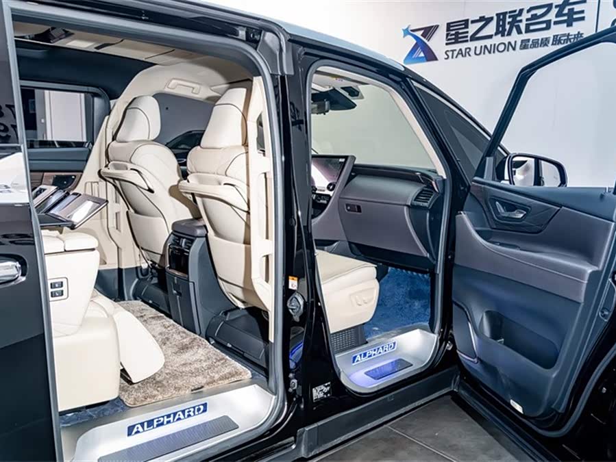 Toyota Alphard 2025 car image #28