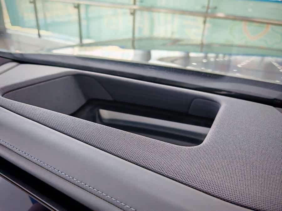 BMW i7 2022 car image #28