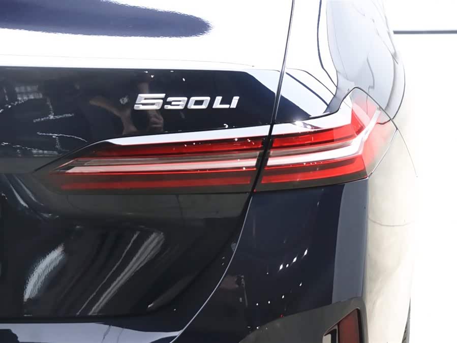 BMW 5 Series 2025 car image #28