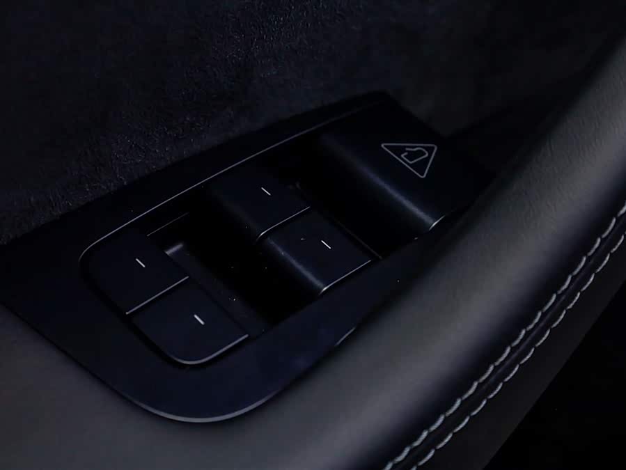 特斯拉 Model Y L 2025 汽车图片 #28