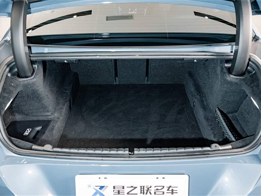 BMW 8 Series 2021 car image #28