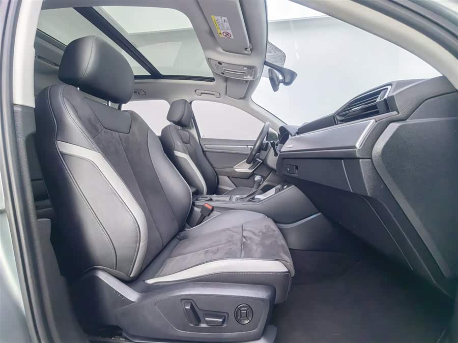 Audi Q3 2021 immagine di auto #28