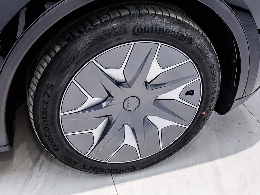 特斯拉 Model Y L 2025 汽车图片 #28