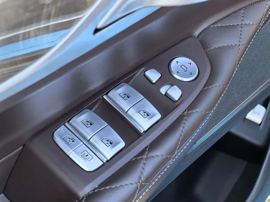 BMW 7 Series 2020 car image #28