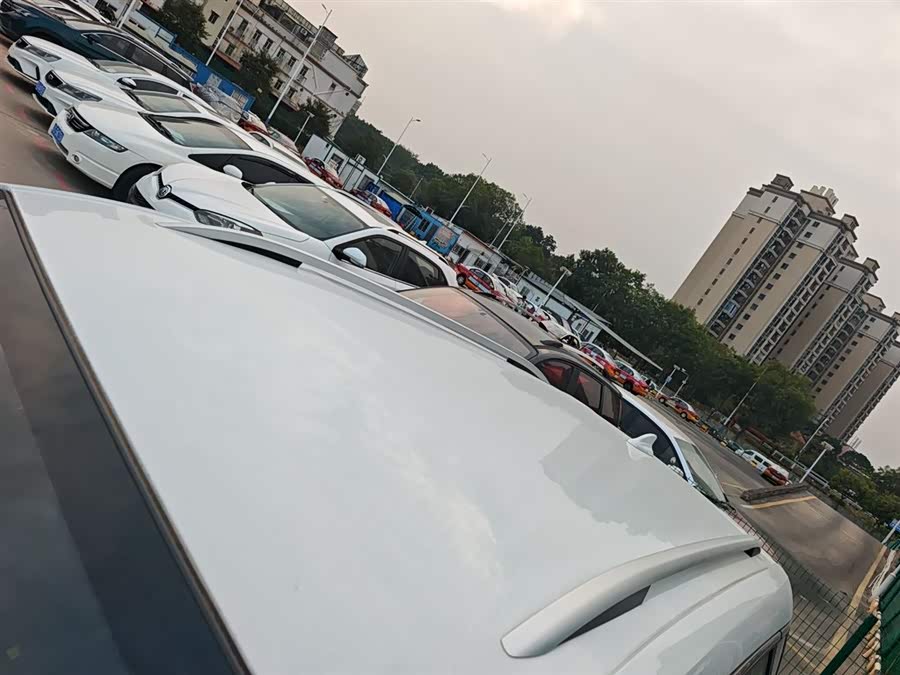 Forthing T5 2022 immagine di auto #28