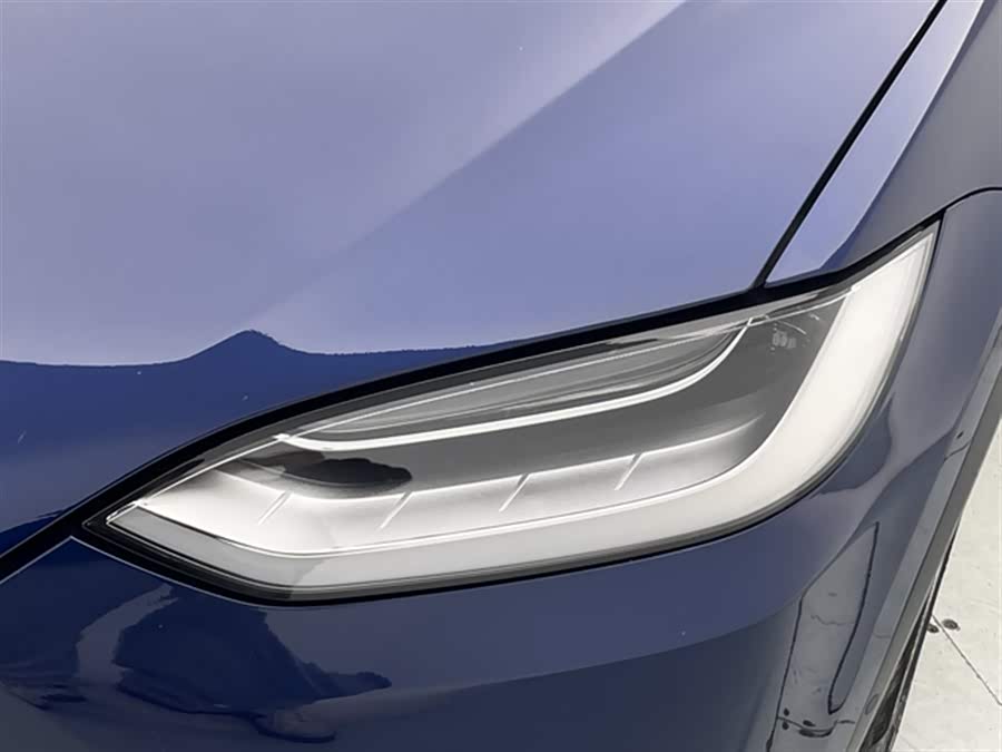 Tesla Model X 2018 car image #28
