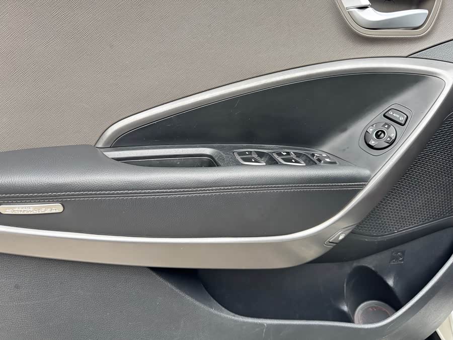 Hyundai Grand Santa Fe 2015 car image #28