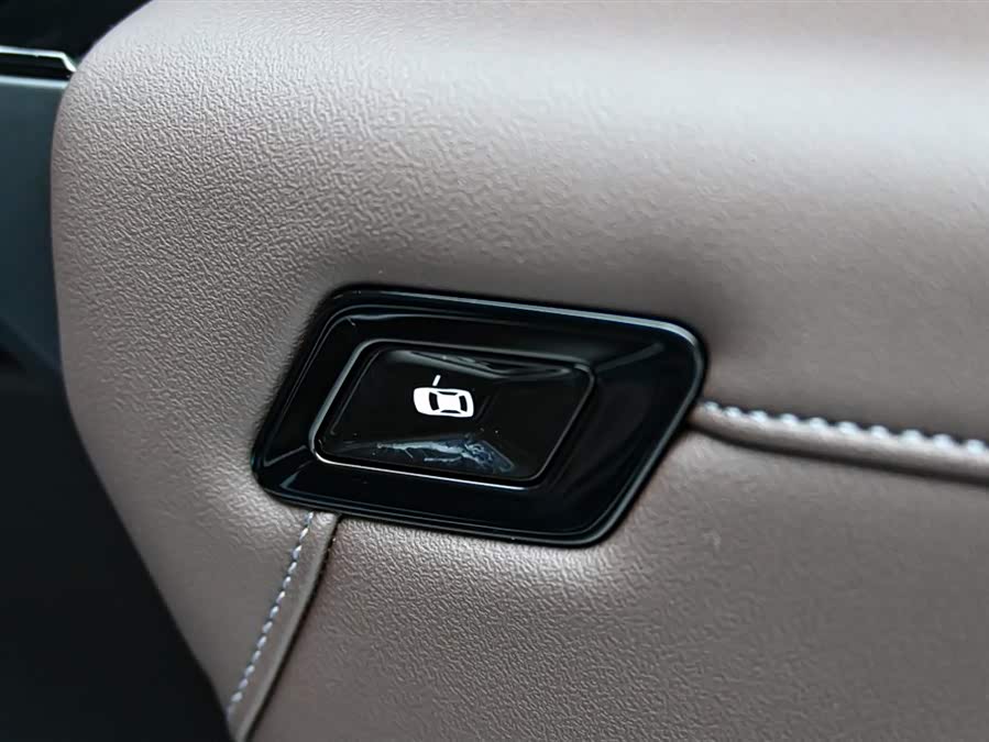 BMW i7 2024 car image #28