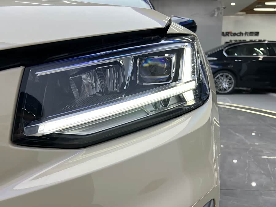 Audi Q2L e-tron 2021 immagine di auto #28