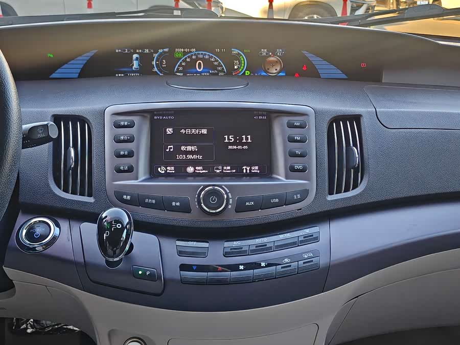 BYD e6 2015 car image #28