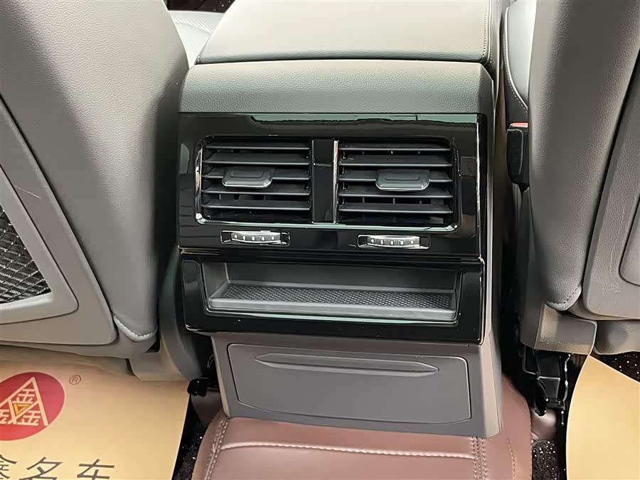 Volkswagen Touareg 2024 car image #28