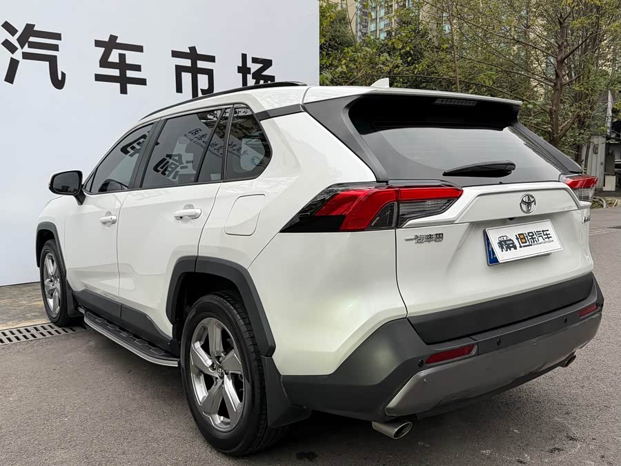 Toyota RAV4 2021 car image #28