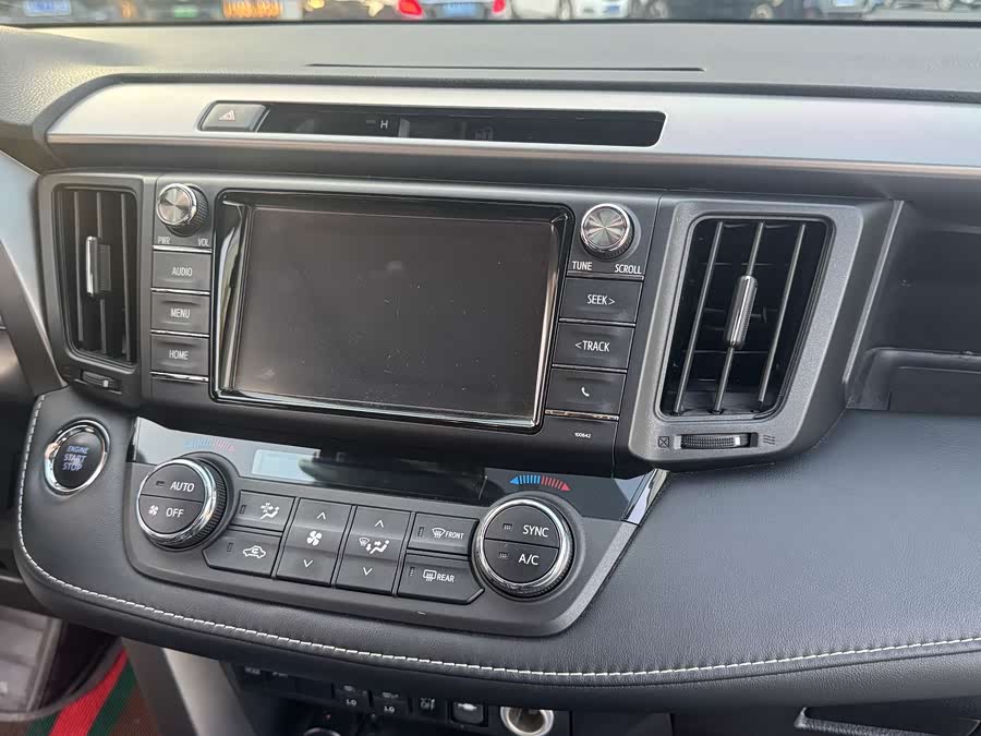 Toyota RAV4 2017 car image #28