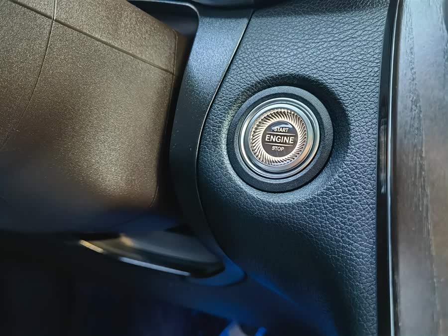 Mercedes-Benz GLC Class 2020 car image #28