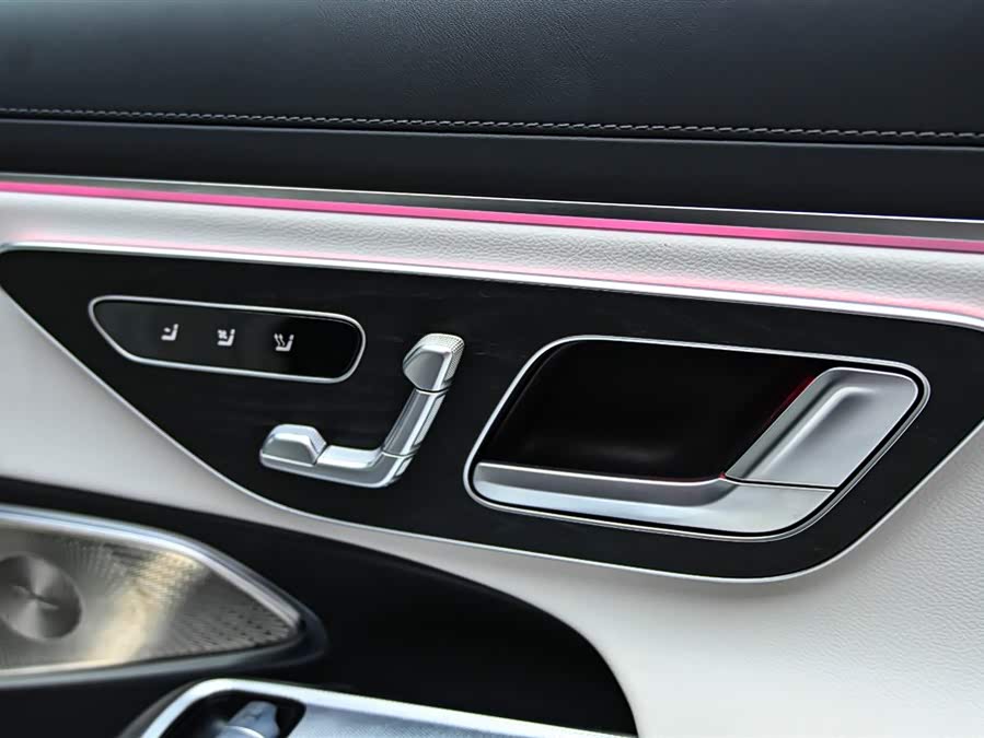 Mercedes-Benz E Class 2023 car image #28