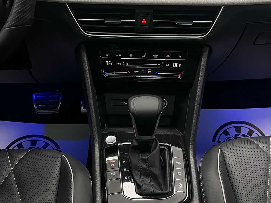 Volkswagen Tiguan L 2022 car image #28